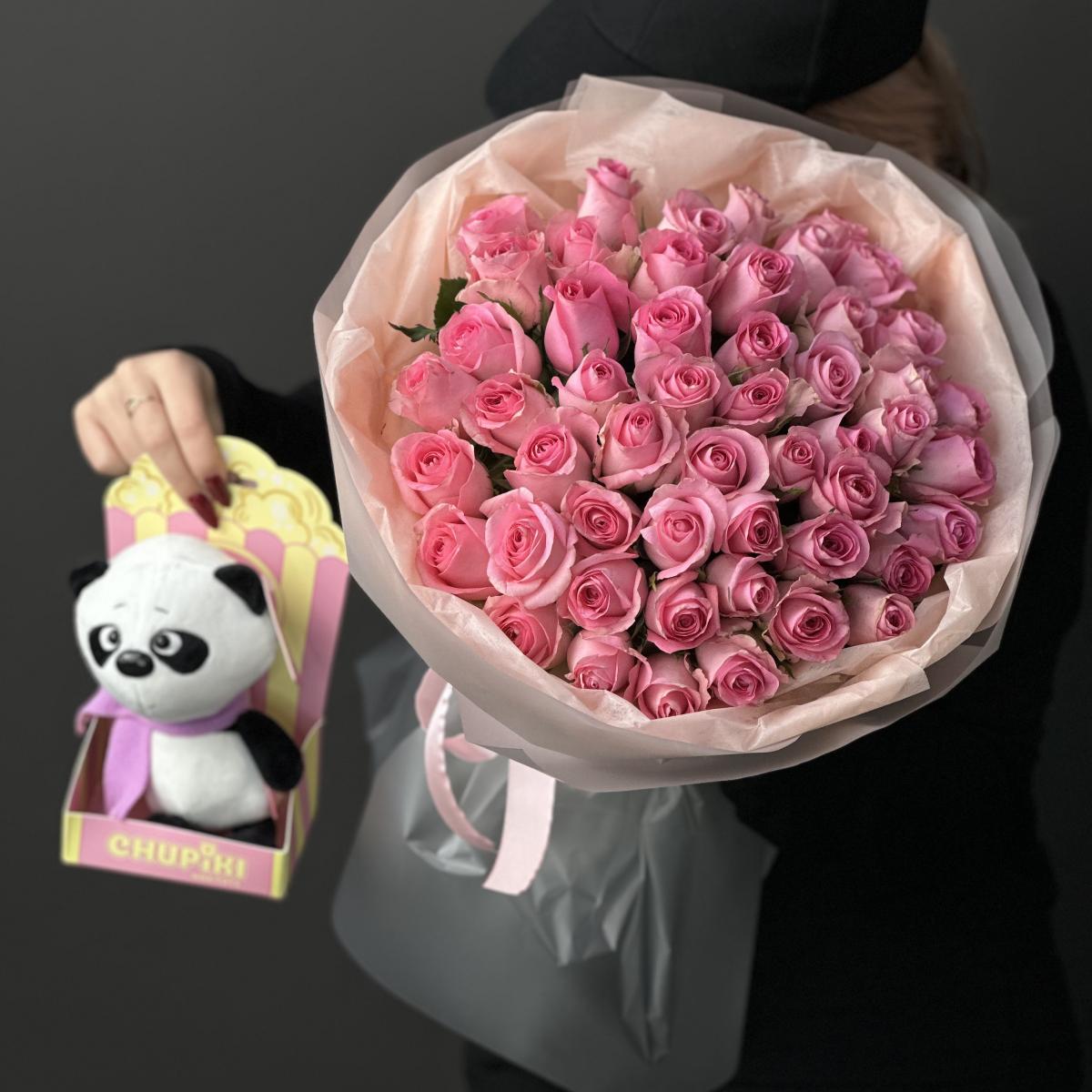 51 розовая роза с мягкой игрушкой