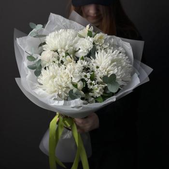 Букет с диантусами, хризантемами и альстромериями