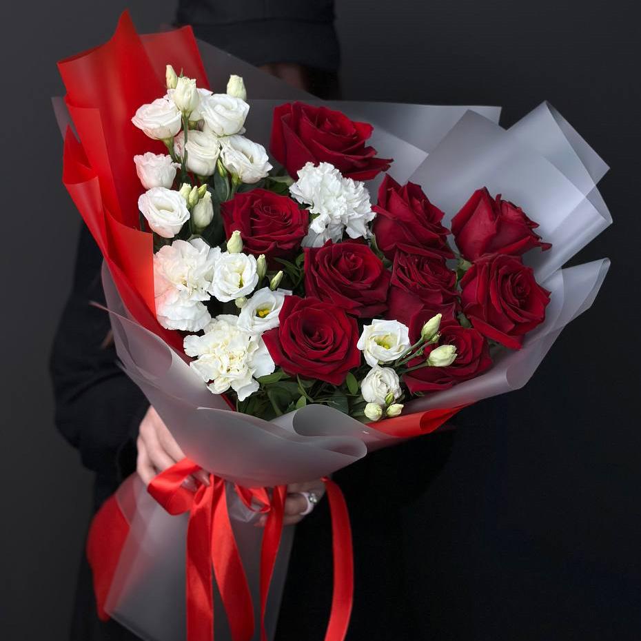 9 красных роз с гвоздиками и лизиантусами