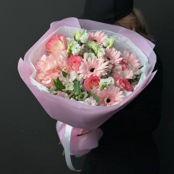Букет с герберами, розами и лизиантусами