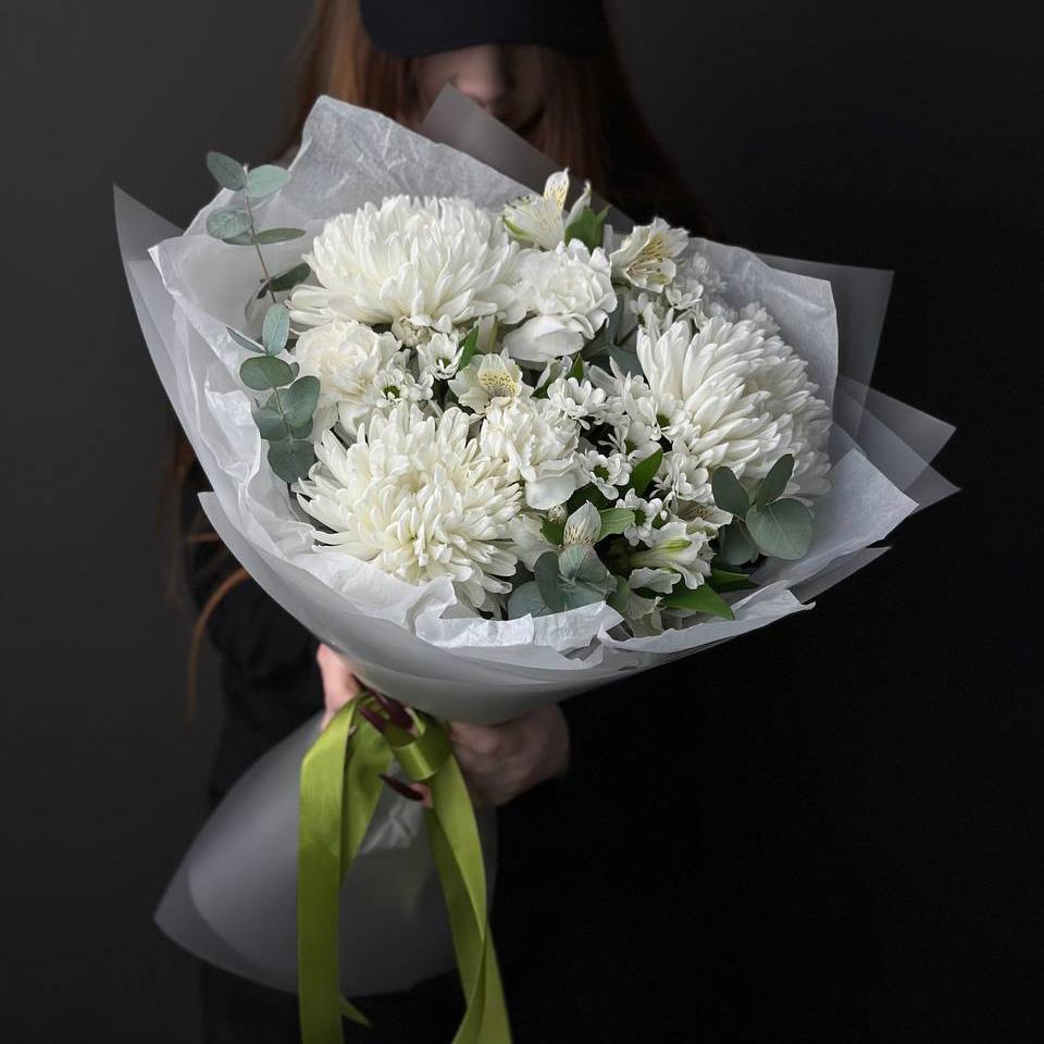 Букет с диантусами, хризантемами и альстромериями