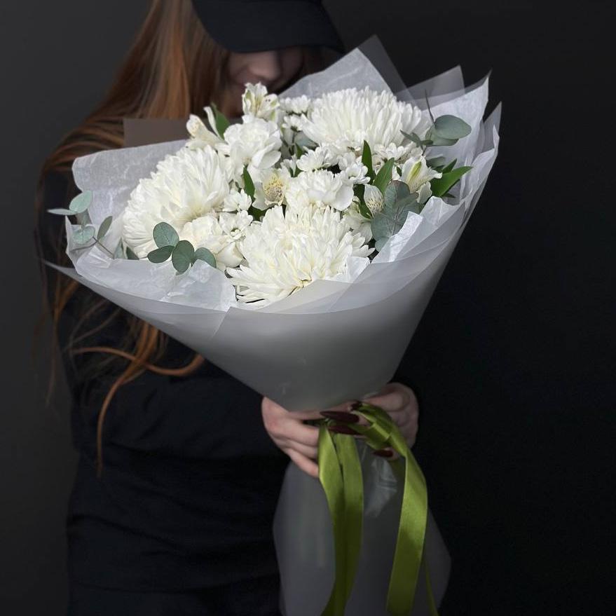 Букет с диантусами, хризантемами и альстромериями