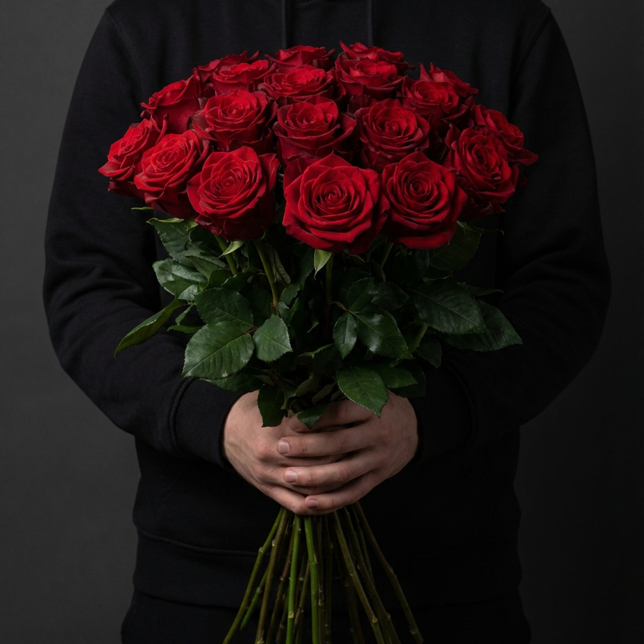 21 красная роза 70 см под ленту