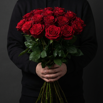 21 красная роза 70 см под ленту