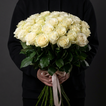 35 белых роз 70 см