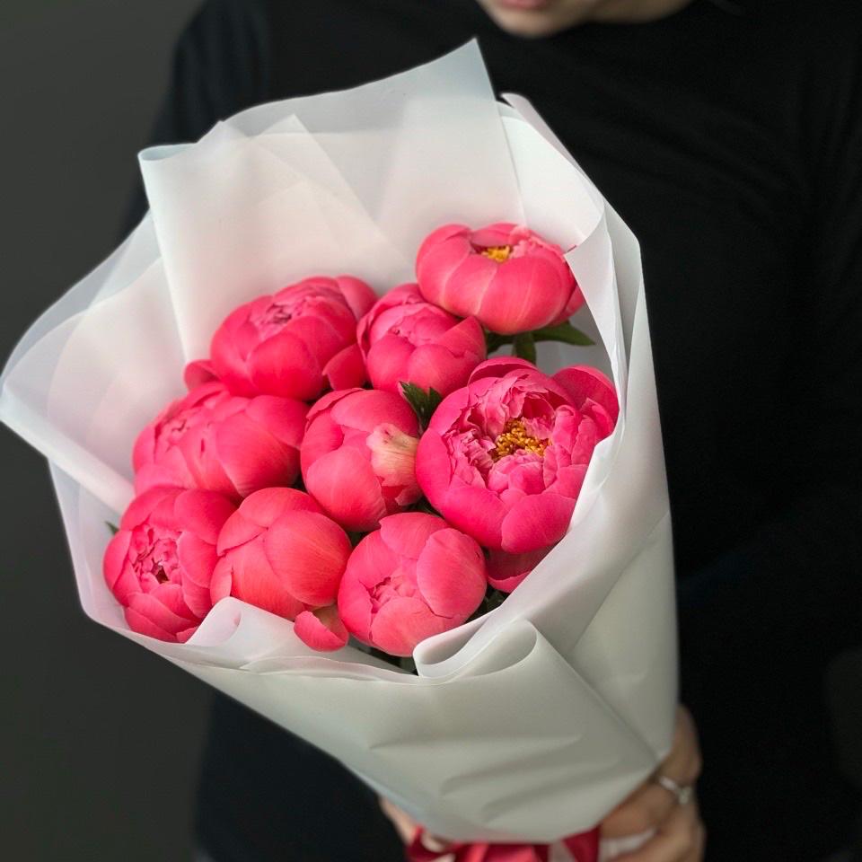 Букет с пионами 9 шт