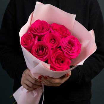 Букет из темно розовых роз 60 см