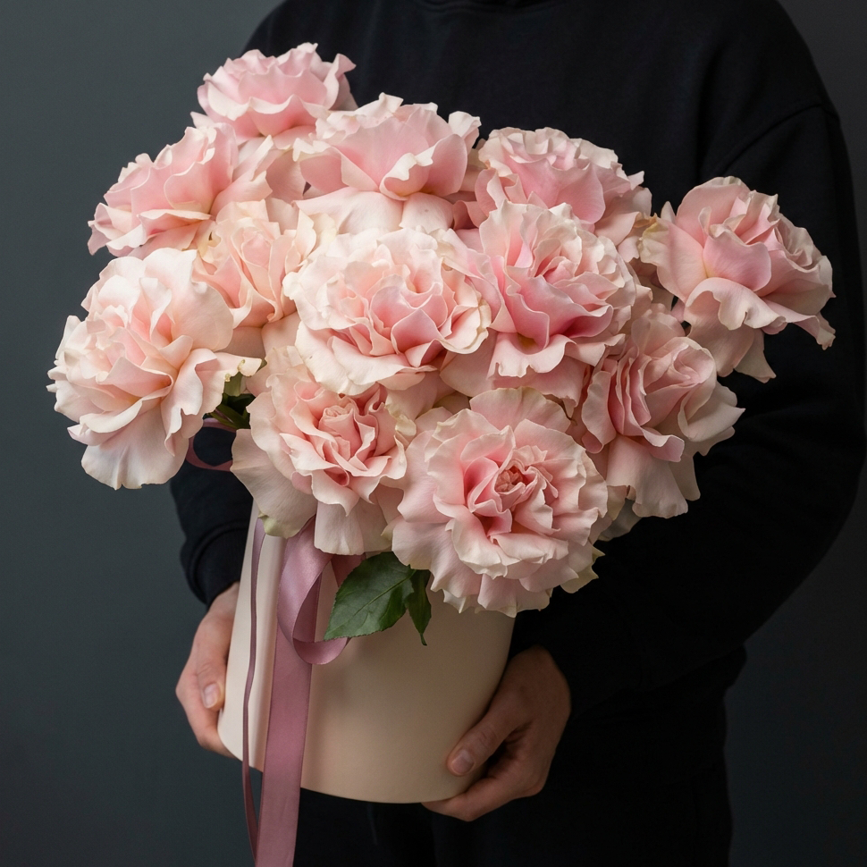 15 светло розовых роз в коробке