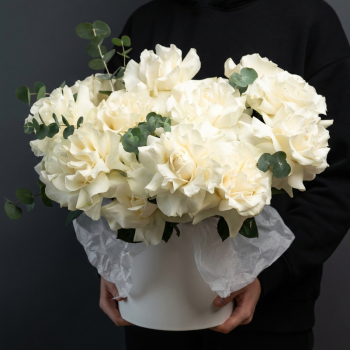 15 белых французских роз в коробке