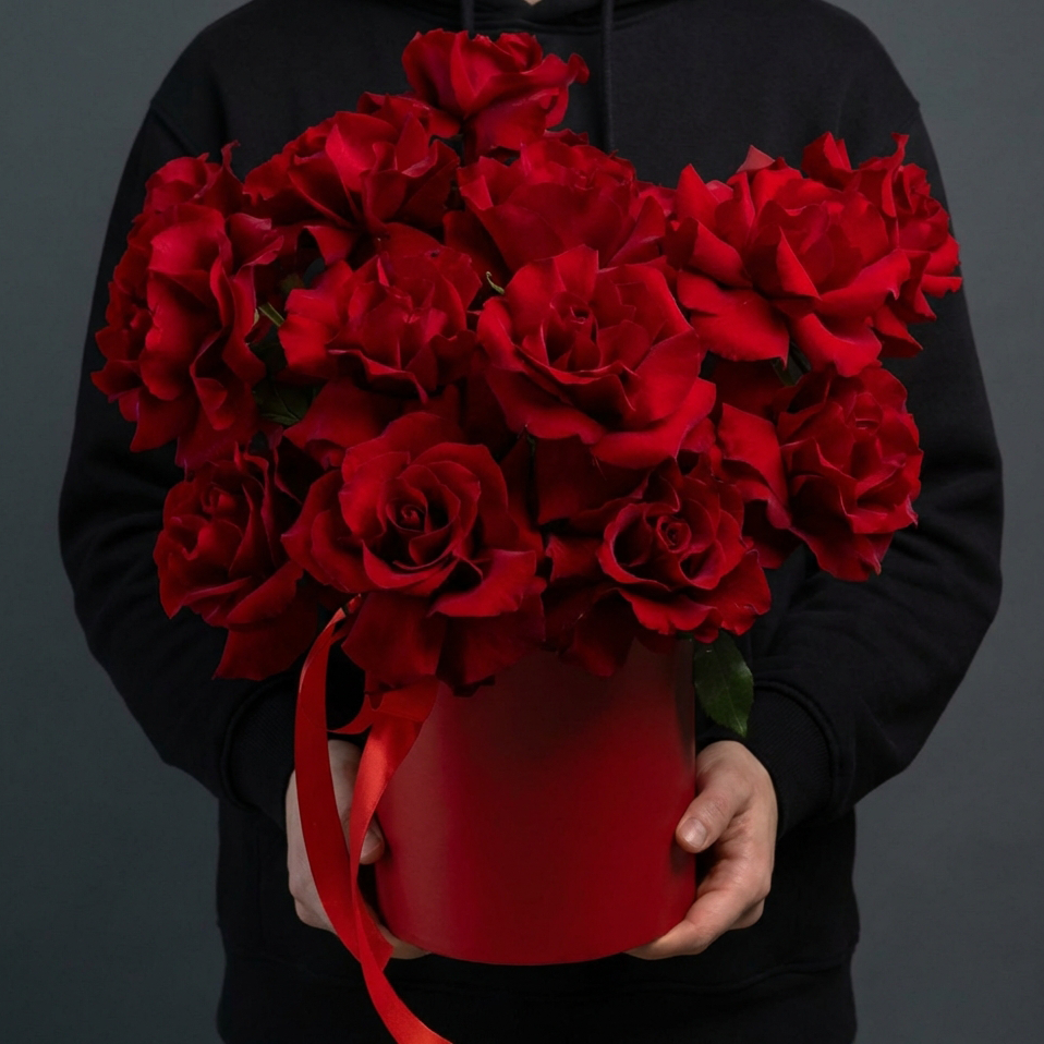 15 красных французских роз в коробке