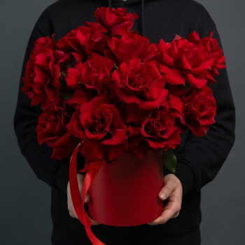 15 красных французских роз в коробке