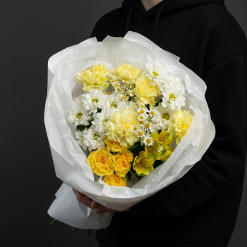 Букеты с диантусами, хризантемами и альстромериями