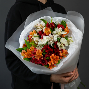 15 разноцветных альстромерий