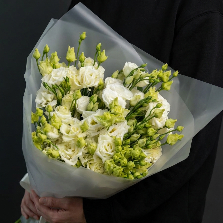 Букет из белых лизиантусов