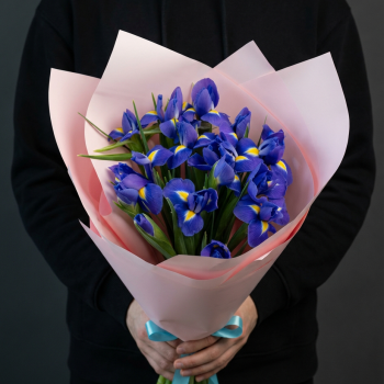 Букет из синих ирисов