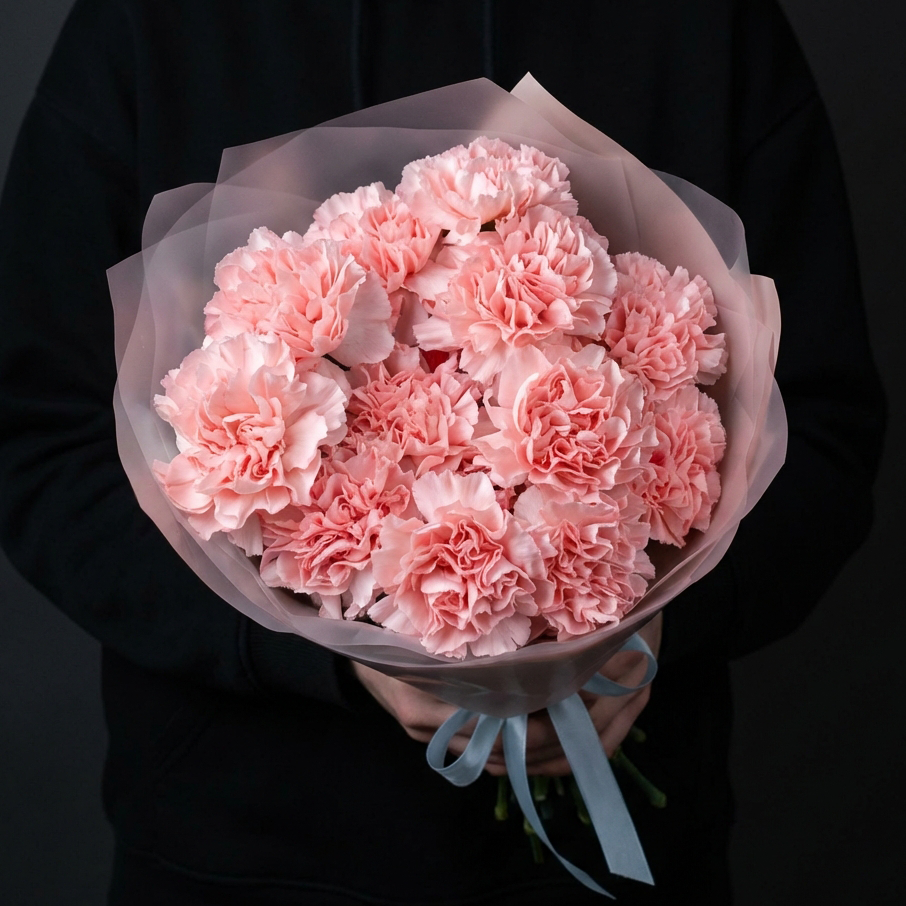 15 розовых гвоздик в стильной упаковке